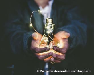 Keeping the light on Quelle: Riccardo Annandale auf Unsplash